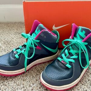 Size 4Y / 23cm: Nike Court Invaters